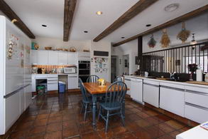 Large Country Kitchen - Country homes for sale and luxury real estate including horse farms and property in the Caledon and King City areas near Toronto